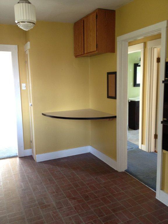 Building Photo - 2 Bedroom plus a sun room | 1  Bathroom