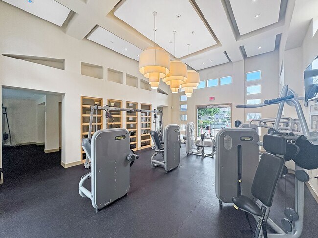 Building Photo - Modern 2B/2BA Condo with Balcony & Ameniti...