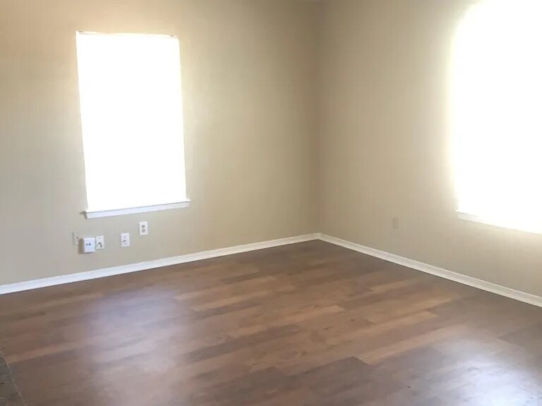Building Photo - 5804 Tinsley Dr