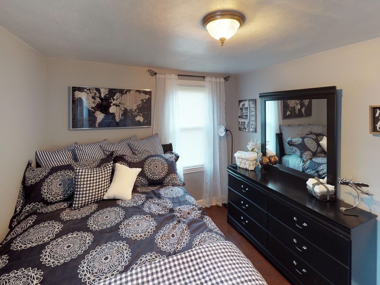 Building Photo - 807 W Spencer St