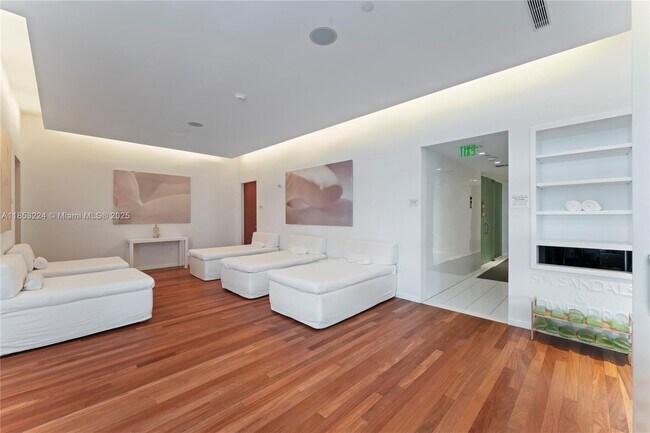 Building Photo - 1040 Biscayne Blvd