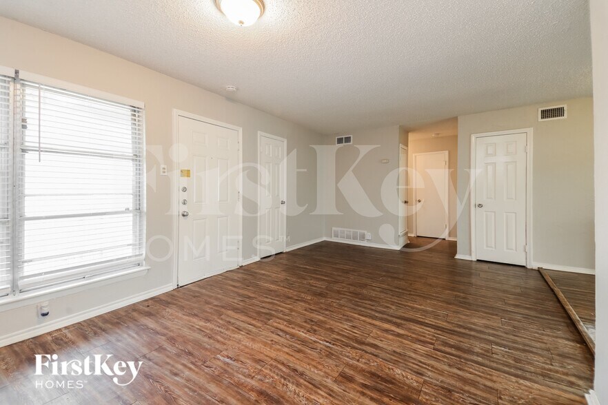 Building Photo - 3101 Marydale Rd