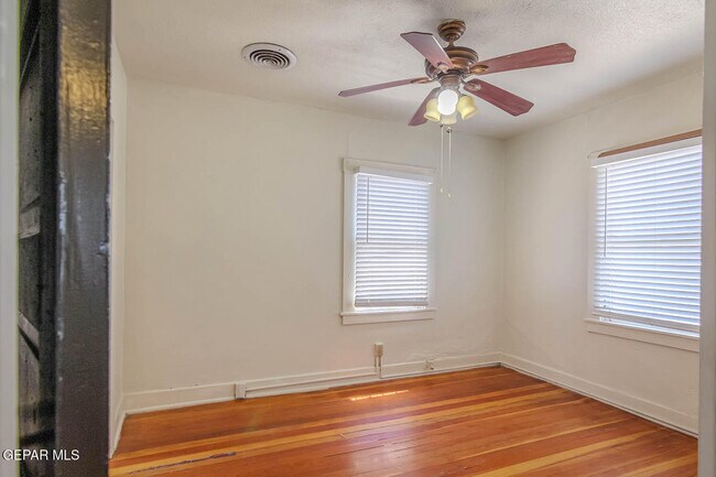 Building Photo - 3611 Yandell Dr