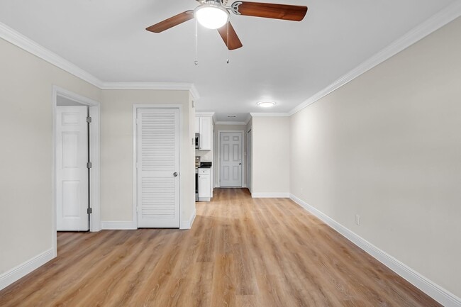 Building Photo - Renovated 1 Bedroom / 1 Bath Apartment – Move-In Ready $1200