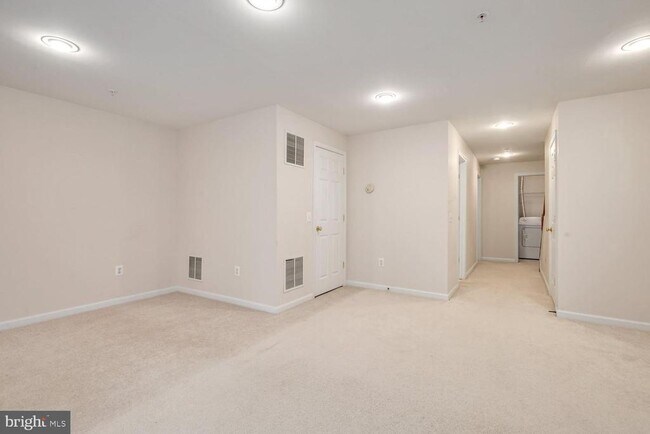 Building Photo - 19421 Rayfield Dr