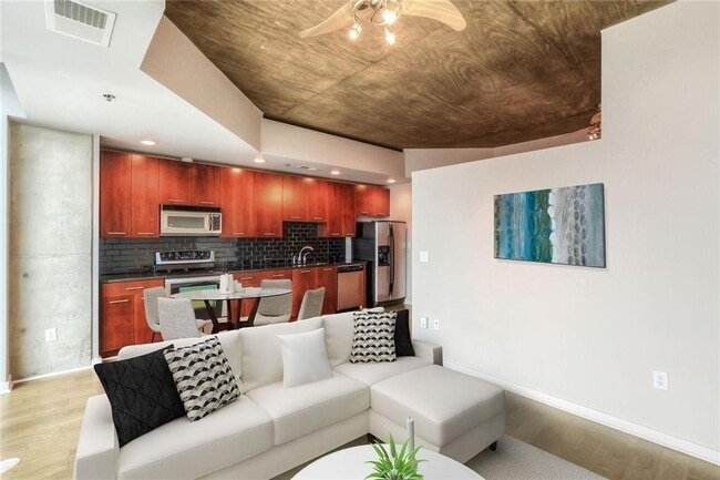 Building Photo - One bedroom condo located in heart of Buckhead!