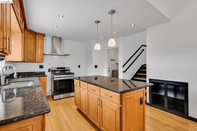 Building Photo - 909 Halite Way