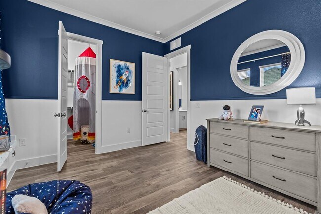 Building Photo - 1664 Hillside Terrace