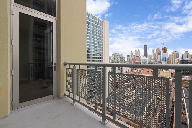 Building Photo - Gorgeous River North penthouse for rent!