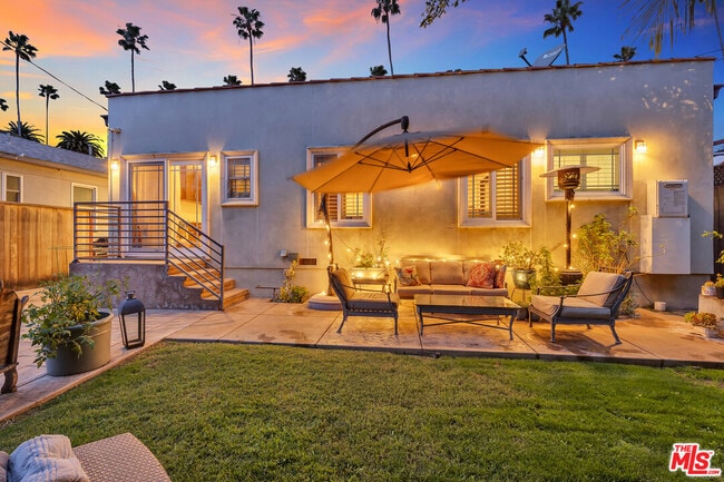 Building Photo - 326 N Doheny Dr