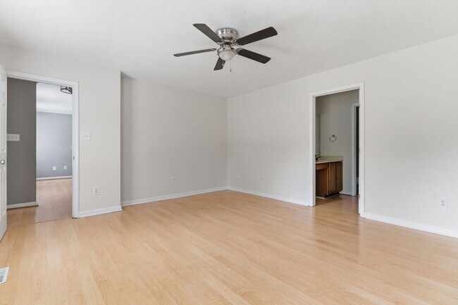 Building Photo - Covenient location in Fox Ridge subdivisio...