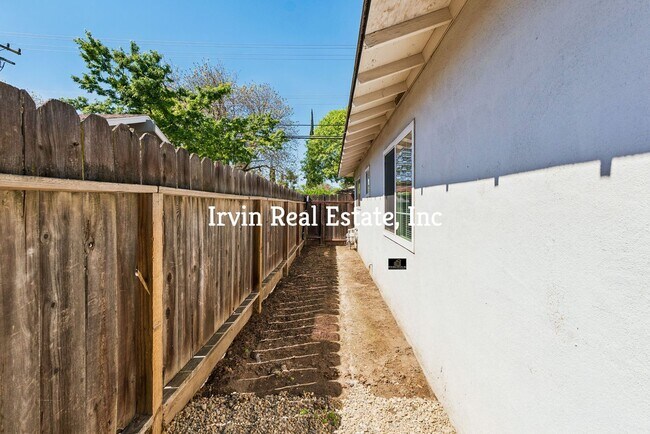 Building Photo - 1834-1834 Rose Ave