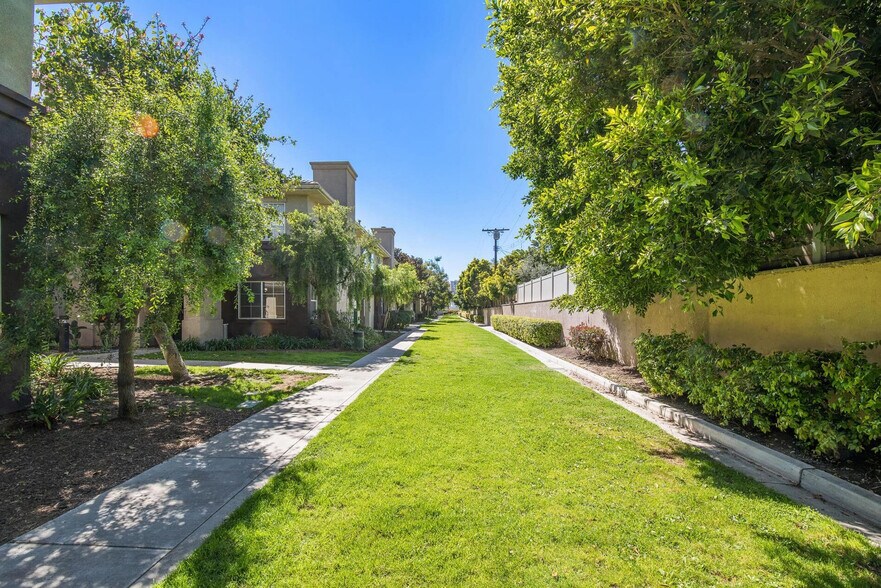 Building Photo - 3221 Carter Ave