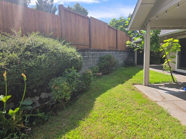 Building Photo - 2037 SE Marlen Dr
