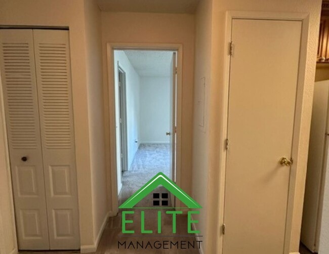 Building Photo - **2 Bed, 2 Bath Condo in Gated Community |...