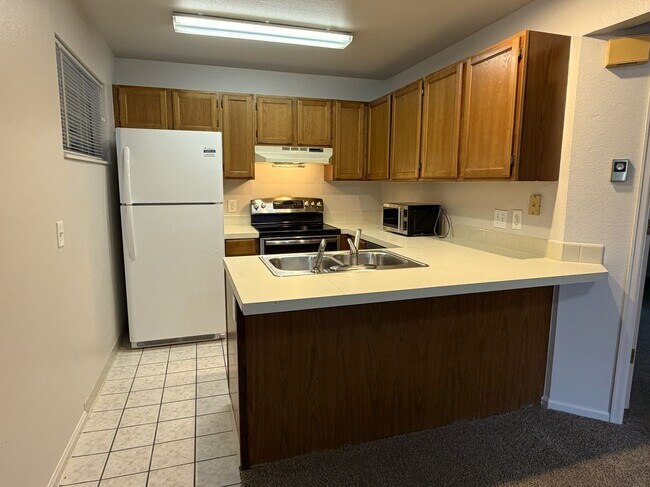 Building Photo - 3565 Windmill Dr