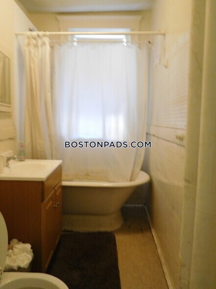 Building Photo - 1179 Boylston St