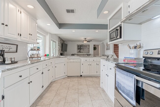 Building Photo - 12123 Monticeto Ln