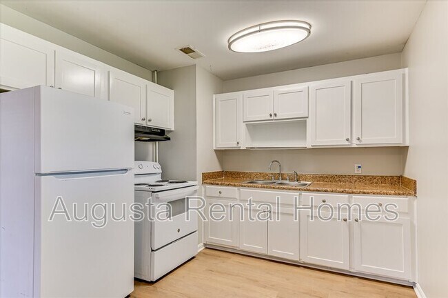 Building Photo - 329 E View Dr