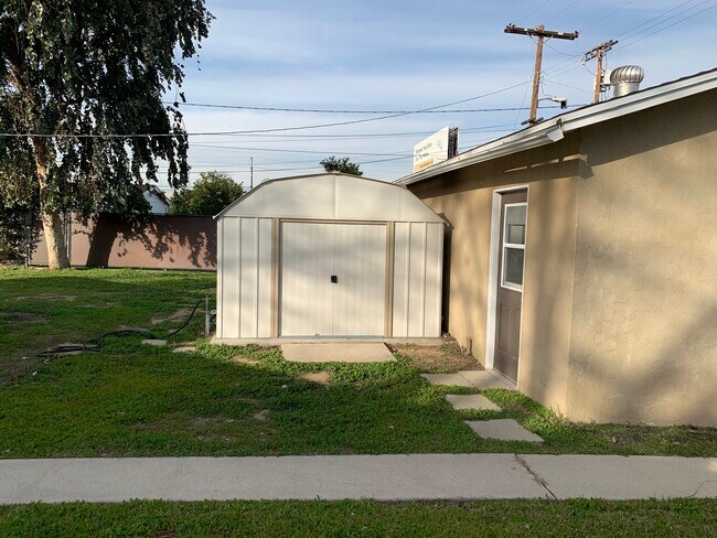 Building Photo - 9030 Swinton Ave