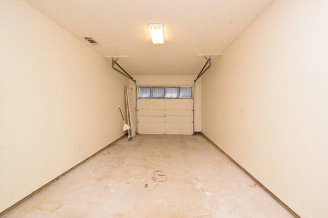 Building Photo - Minnie