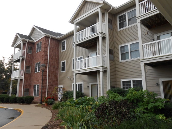 Building Photo - Willowbrook Place