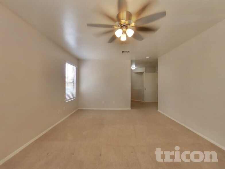 Building Photo - 43714 Cale Dr