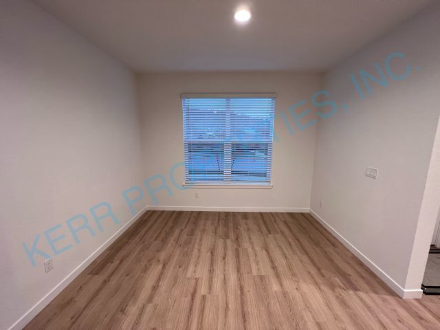 Building Photo - FREE RENT! Spacious 4-Bedroom Home in Happ...