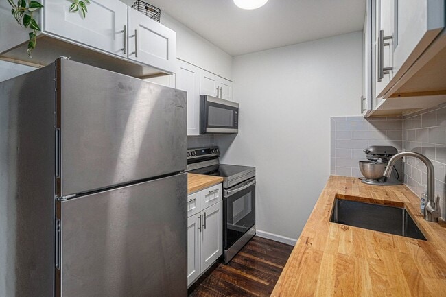 Building Photo - 4110 Hale Pkwy