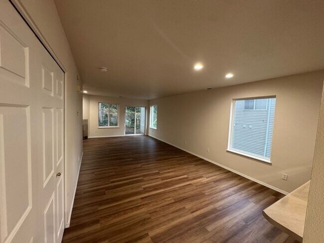 Building Photo - Stunning 2 Bed, 2.5 Bath Townhouse — Fully Renovated!
