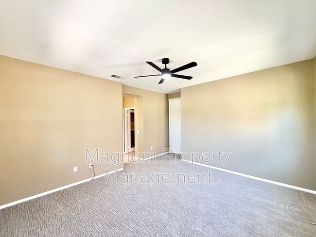 Building Photo - 28853 Sarasota Way