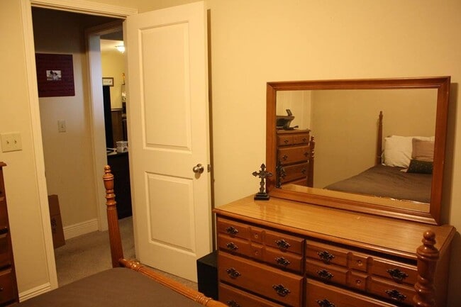 Building Photo - Charming 3 Bedroom 2 bath cottage