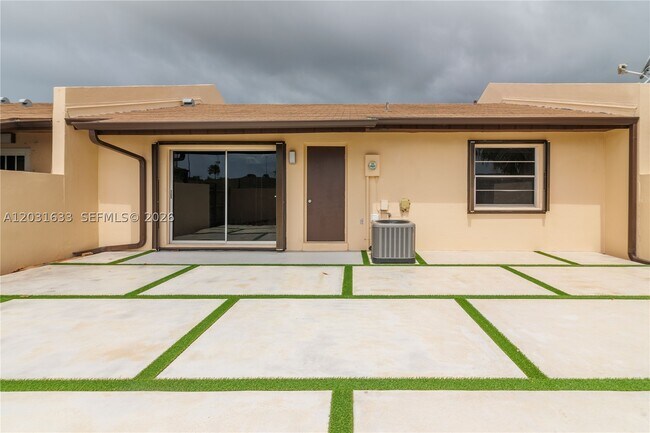 Building Photo - 11903 SW 110th St Cir E