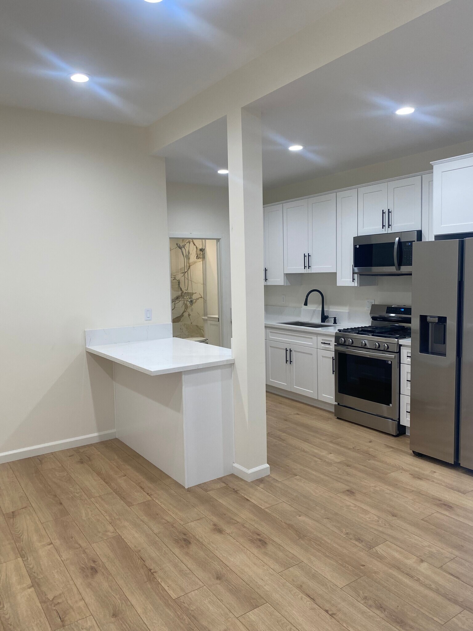 Building Photo - 405 W Broadway