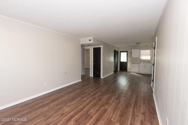 Building Photo - 103 Ravenwood Dr