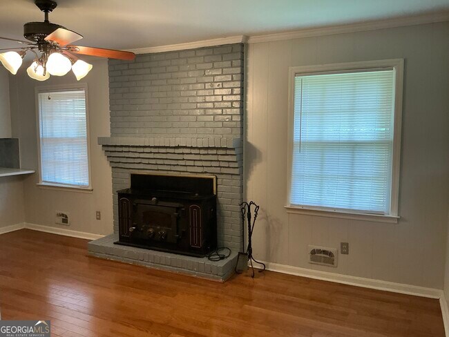Building Photo - 3988 Rainbow Dr