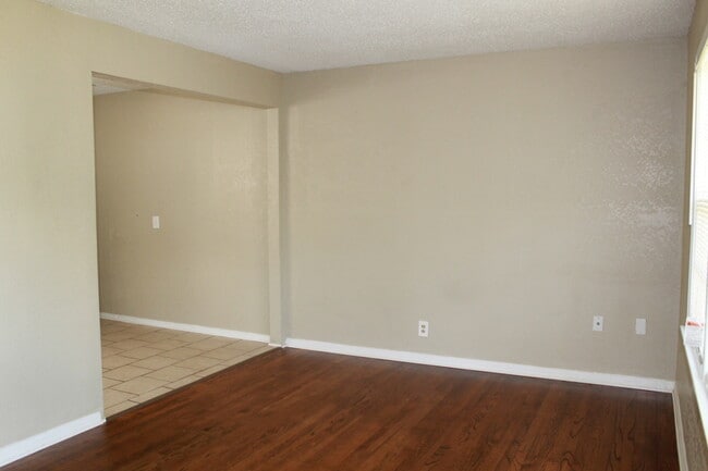 Building Photo - Sit on Your Front Porch & Enjoy! MOVE IN S...