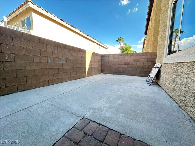 Building Photo - 5116 Fiery Sky Ridge St