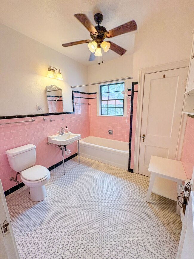 Building Photo - 515 N 32nd St