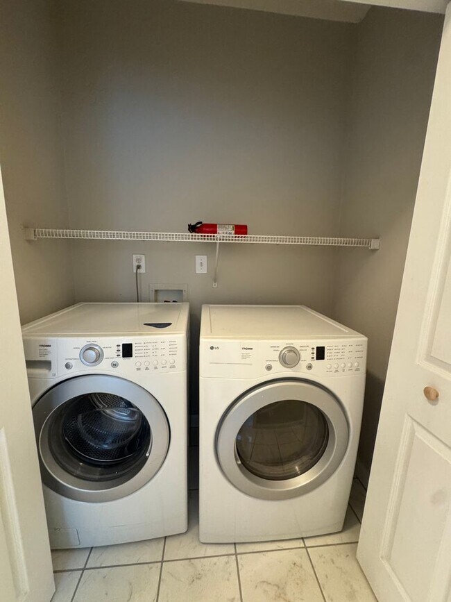 Building Photo - Great 3br House (plus Bonus Room) in East Athens!
