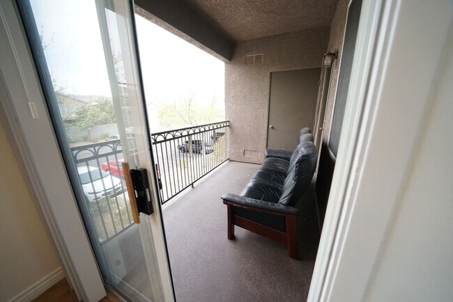 Building Photo - SHOWINGS START 4/1/2025