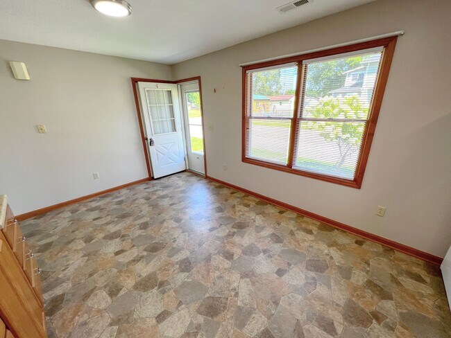 Building Photo - 681 Maple Ave