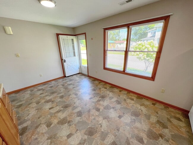 Building Photo - Gorgeous 3BR Ranch Rental Home in Newark - Available Mid August!