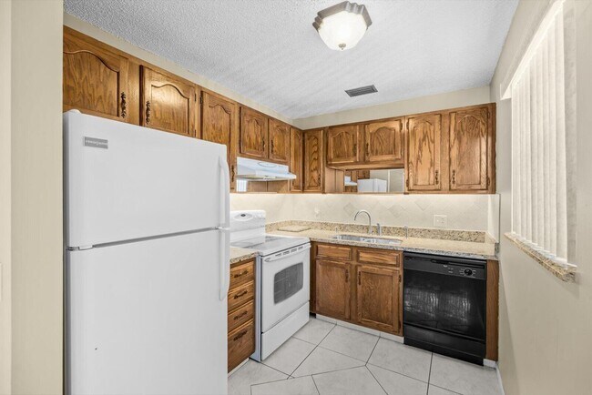 Building Photo - 29 Lake Vista Trail