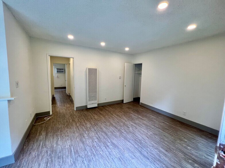 Building Photo - 12727 Matteson Ave