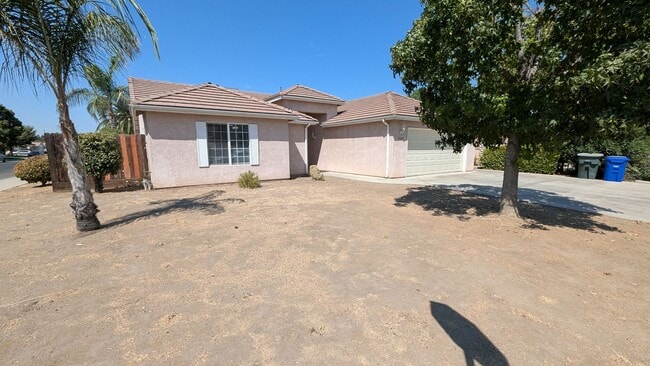 Primary Photo - Beautiful Westside 3 Bedroom 2 Bath Home