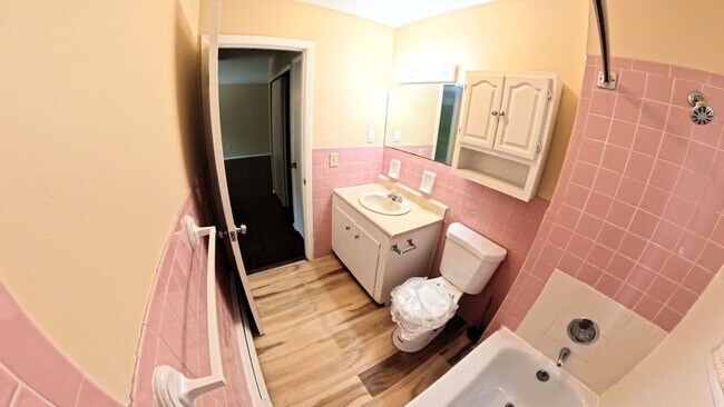Building Photo - 146 Woodhill Dr