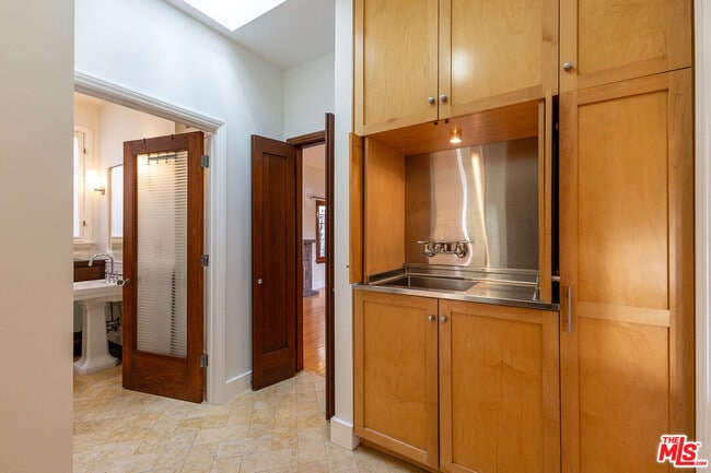 Building Photo - 3234 Ettrick St