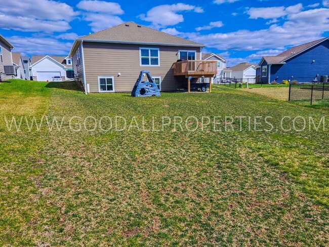 Building Photo - 4 Bedroom 3 Bath Ranch Finished Basement i...