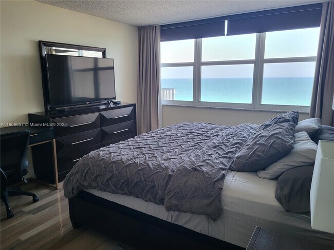 Building Photo - 2101 S Ocean Dr
